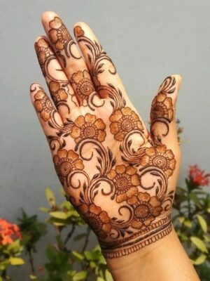 Front Hand Simple Mehndi Design looks soft and graceful