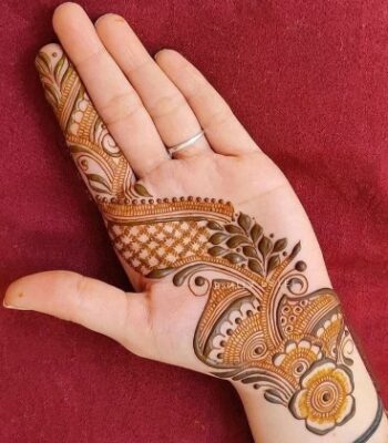 Front Hand Simple Mehndi Design matches both modern and traditional styles