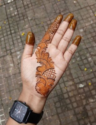 Front Hand Simple Mehndi Design matches every outfit
