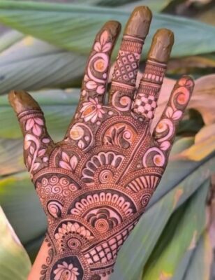 Front Hand Simple Mehndi Design suits all age groups