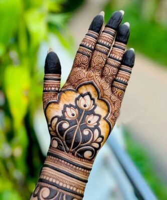 Front Hand Simple Mehndi Design suits daily wear