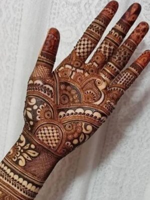 Front Hand Simple Mehndi Design works for small functions