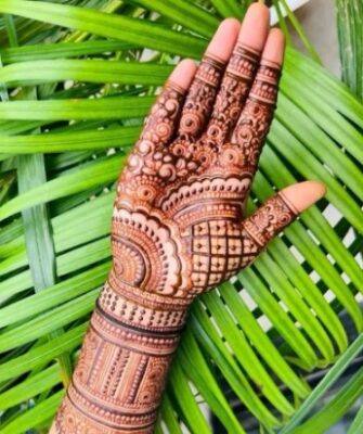 Front Hand Simple Mehndi Design works for small functions