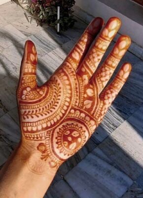 Front Hand Simple Mehndi Design works for small functions