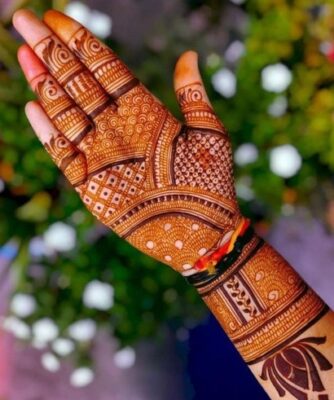Front hand Mehndi Design is very popular