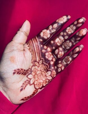 Front hand Mehndi Designs are very popular
