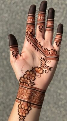 Full Hand Mehndi Design creates a bold hand style