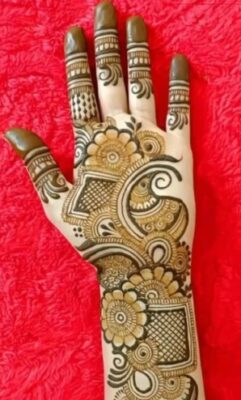 Full Hand Mehndi Design highlights finger and palm beauty
