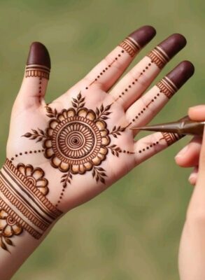 Full Hand Mehndi Design looks rich and beautiful
