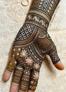 Henna New Mehndi Design can be simple or detailed