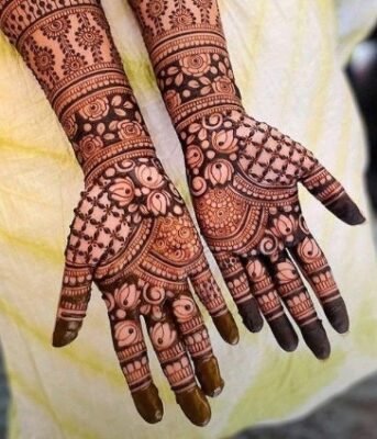 Henna New Mehndi Design gives a modern touch