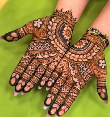 Henna New Mehndi Design is loved by beginners