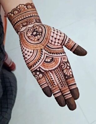 Henna New Mehndi Design is trendy and fashionable