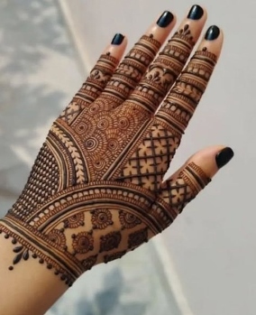 Henna New Mehndi Design looks graceful and neat