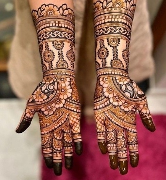 Henna New Mehndi Design looks soft and attractive