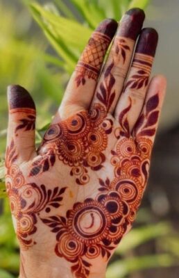 Kids enjoy cute Mehndi Designs patterns