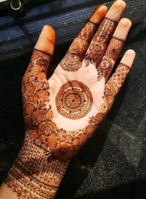 Mehndi Design Easy And Beautiful balances simplicity and beauty