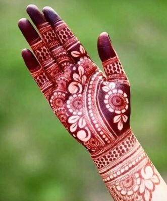 Mehndi Design Easy And Beautiful enhances hand beauty naturally