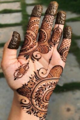 Mehndi Design Easy And Beautiful gives a clean and classy look