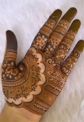 Mehndi Design Easy And Beautiful gives a soft and graceful finish