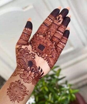 Mehndi Design Easy And Beautiful is perfect for quick celebrations