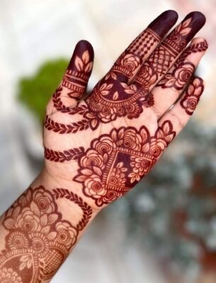 Mehndi Design Easy And Beautiful keeps the design minimal
