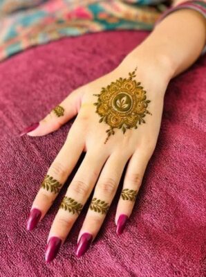 Mehndi Design Easy gives a neat hand look