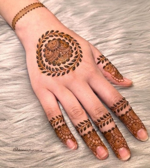Mehndi Design Easy looks simple and beautiful