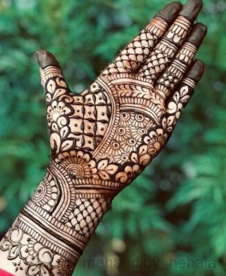 Mehndi Design Photo helps in selecting simple designs
