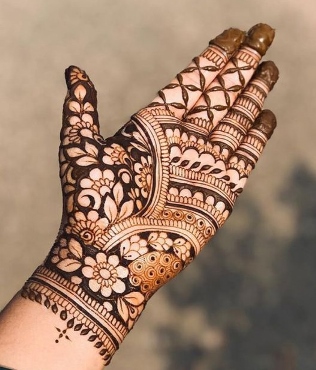 Mehndi Design Photo is loved by mehndi artists