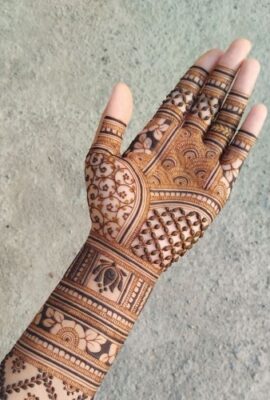 Mehndi Design Photo looks stunning in close shots