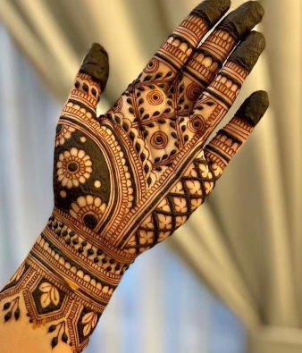 Mehndi Design Photo shows modern mehndi trends