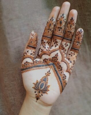 Mehndi Design Simple also looks great
