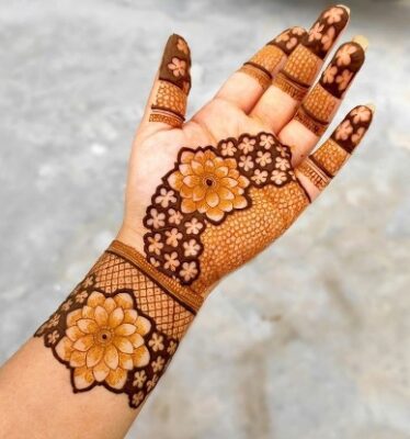 Mehndi Design Simple gives a fresh and soft look
