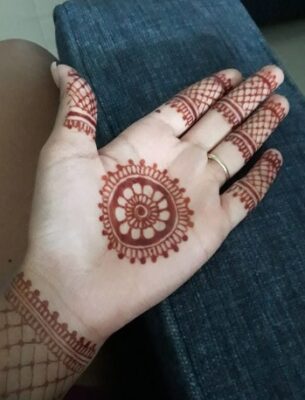Mehndi Design Simple is ideal for small functions