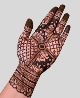 Mehndi Design Simple is perfect for quick events