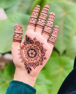 Mehndi Design Simple looks beautiful on hands