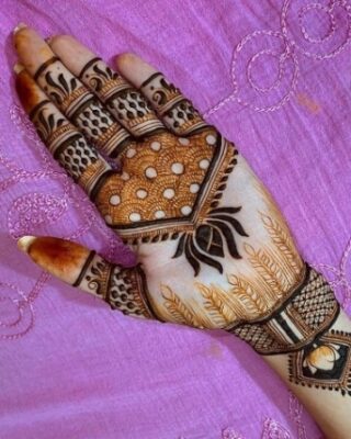 Mehndi Design Simple looks modern and classy