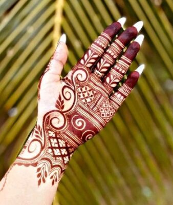 Mehndi Design Simple looks simple yet stylish