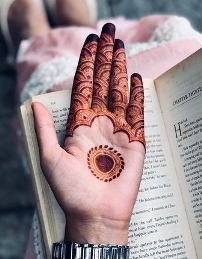 Mehndi Design Simple suits every occasion