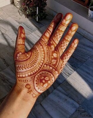 Mehndi Design adds beauty to the hands