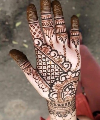 Mehndi Design adds charm to traditional looks