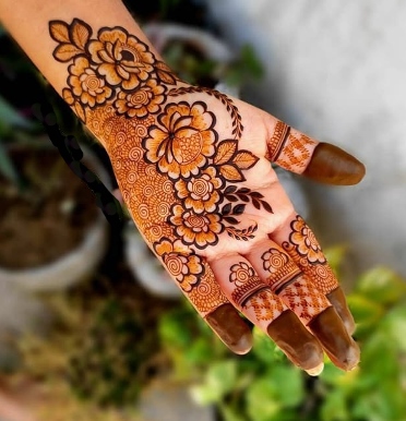 Mehndi Design adds charm to traditional outfits