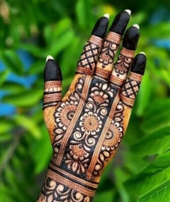 Mehndi Design can be simple or detailed