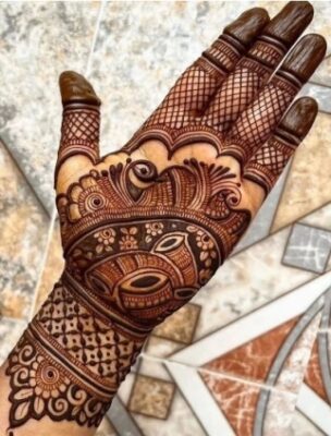 Mehndi Design can be simple or heavy