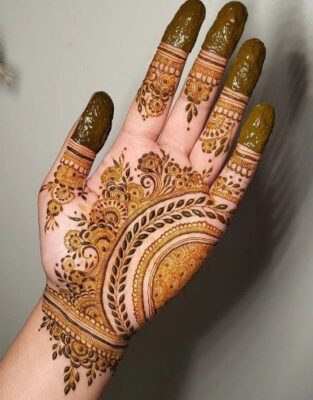 Mehndi Design can include floral patterns