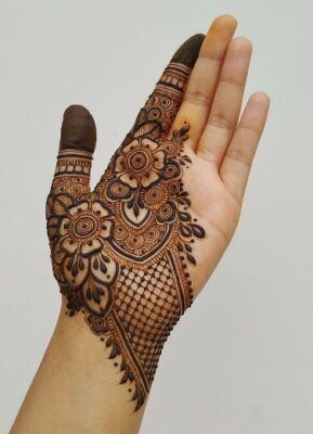Mehndi Design gives a fresh and elegant feel