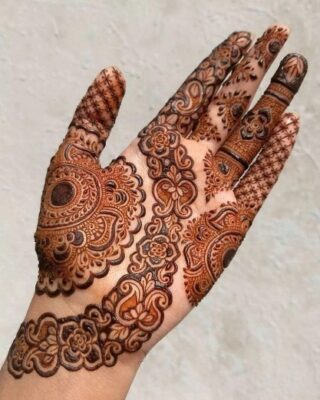 Mehndi Design gives a neat hand appearance