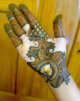 Mehndi Design highlights artistic patterns