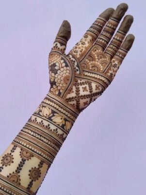 Mehndi Design looks beautiful on front hands